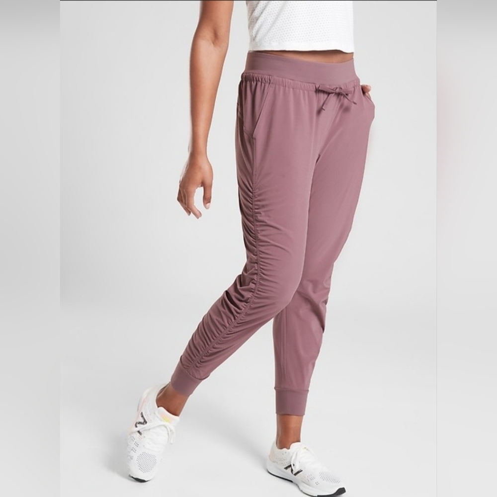 ATHLETA ATTITUDE PANT IN VOLCANIC VIOLET SIZE 10